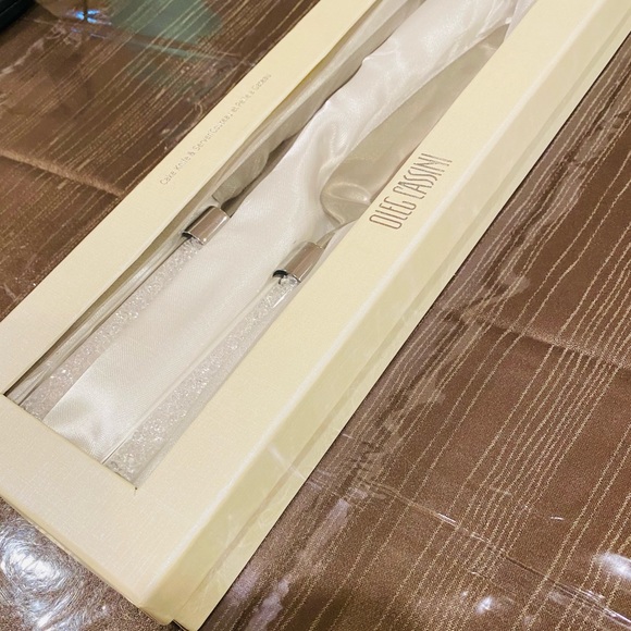 Oleg Cassini Dining Oleg Cassini Crystal Diamond Filled Cake Knife
